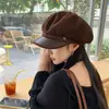 Gorra Octogonal Negra Retro Británica de Retazos de Gamuza para Mujer, Nueva Moda Otoño/Invierno 2026, Gorra de Artista Adelgazante