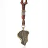 Collar de Cuero con Colgante de Hoja Retro Simple Europeo y Americano para Hombres y Mujeres, Accesorio de Cadena para Clavícula Único y Elegante