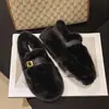 Zapatos peludos de suela gruesa para mujer, estilo de celebridad de internet, para usar al aire libre, nuevo estilo de moda 2026, invierno, con hebilla, forro de felpa para abrigar, suela suave, zapatos de algodón