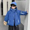 Chaqueta Gruesa para Niños Otoño/Invierno 2026 Nuevo Estilo Infantil Principios de Otoño Tres en Uno Chaqueta Shell de Forro Polar para Niño Ropa