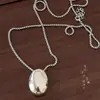 Collar con Colgante Metálico Ovalado de Acero de Titanio Nicho Personalizado Moda Cadena de Lana Ajustable Todo Fósforo Collar de Gama Alta para Mujeres