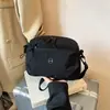 Nova bolsa de ombro casual de lona de nylon para o verão de 2026, bolsa pequena versátil e estilosa com múltiplos compartimentos