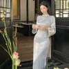 Novo Vestido Cheongsam Melhorado Azul Estampado Estilo Chinês Slim-Fit Manga Larga Invertida Outono Retrô Folha de Bambu Estilo Nacional Gola Alta