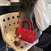 Nova coleção de primavera de 2026: uma bolsa de ombro elegante e versátil para noivas, uma bolsa transversal simples e prática para o dia a dia, e uma bolsa de mão fashion para mulheres