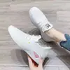 Comercio exterior transfronterizo, modelo nuevo de primavera, zapatos de tela del viejo Pekín para mujer, zapatos casuales de corte bajo poco profundos, venta al por mayor y dropshipping