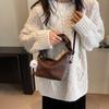 Bolso bandolera de otoño de alta gama de estilo occidental moderno 2023 con pliegues en el hombro, bolso de mano con diseño nicho para mujer