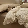 Conjunto de Roupa de Cama de Algodão Puro para Primavera e Verão, Conjunto de Quatro Peças, Capa de Edredom 100% Algodão, Conjunto de Três Peças com Listras Estilo Jie Liya para Quarto de Estudante