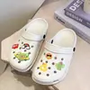 Tamancos femininos modernos e fofos para estudantes, adequados para uso externo, com design feminino, sandálias de verão de bico fechado para praia, sapatos de casal para homens