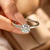 Anillo de seis garras de plata de ley s925 de imitación en stock, anillo de compromiso para pareja de mujer con moissanita de color D transfronterizo, lujo ligero con una sensación de alta gama