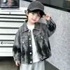 Chaqueta de mezclilla de diseño moderno y genial para niños, nueva chaqueta de mezclilla original a la moda para niños 2026, top para niños