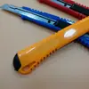 Faca de arte material de escritório faca de papelaria aço inoxidável tamanho pequeno faca de arte colorida apontador de lápis para estudantes