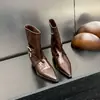 Botas de Cano Curto de Couro com Salto Bloco Apontado Estilo Retrô Coreano Femininas 2026 Outono/Inverno Novas Botas para Calça Afinando o Corpo com Temperamento