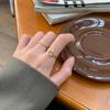 Anillo elegante y ligero de lujo "Showa Little Rose", con diseño de nicho y abertura para combinar.