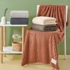 Toalla de baño drapable multifuncional toalla de baño absorbente ampliada de vellón de coral delantal de baño portátil para el hogar fabricantes al por mayor