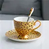 Juego de Taza de Café y Platillo Estilo Europeo Estampado de Leopardo Hueso de China con Borde Dorado Alta Apariencia Lujo Ligero para Hogar Oficina Taza de Té con Cuchara Caja de Regalo