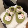 Pantufas de algodão com laço fofo, adoráveis e femininas, design felpudo, novo estilo 2026, pantufas de desenho animado Hello Kitty para mulheres, solado grosso, adequadas para outono e inverno