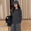Conjunto de Chaleco de Cuero y Camiseta Básica Estilo Coreano para Niñas Otoño 2026 con Pantalones de Pierna Ancha Rayados y Bolsa