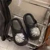 Zuecos de Verano 2026 Estilo Nuevo con Fuegos Artificiales de Pedrería para Mujer, Suela Gruesa, que Aumentan la Altura, Versátiles, Antideslizantes, Resistentes al Desgaste, Punta Cerrada, Sandalias de Doble Uso