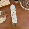 Calcetines de tubo medio de dos dedos con temática de perro, versión coreana estilo Ins, calcetines de moda japoneses, tabi lindos con dedos divididos, patrón de dibujos animados, calcetines de algodón sin costuras
