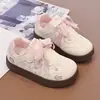Tenis blancos para niña, nuevo estilo primavera/otoño 2026, zapatos casuales para niños, zapatos de suela suave antideslizantes, zapatillas de entrenamiento alemanas para niños