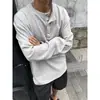 Sudadera para hombre con textura plisada de botones, camiseta de manga larga, elegante y casual, estilo Issey Miyake Henry, primavera/otoño 2025, corte holgado con cuello de tapeta frontal