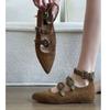 Sapatos Mary Jane de Couro com Fivela e Tachas Apontadas da Moda para Mulheres 2025 Novos Flats Versáteis Retrô com Aumento Interno de Altura