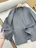 Abrigo de Lana Mezclada Gris Medio con Cuello en V, Cordones y Acabado de Alta Gama Es una Suavidad Tangible 10525