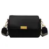 High-end Retro Pequeno Bolsa Feminina 2024 Novo Popular Largo Alça de Ombro Crossbody Bolsa Elegante All-match Casual Pequeno Quadrado Bolsa