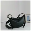 Nova Bolsa em Formato de Lua para Mulheres 2026 Novo Modelo Nicho Textura de Couro Macio Versátil Transversal Bolsa Dumpling Casual de Ombro