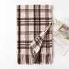 Lenço de Franja Versátil para Homens e Mulheres, Lenço Xadrez Macio, Lenço Elegante de Luxo Leve e Simples para o Dia a Dia, Venda por Atacado