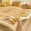 Nuevo Protector de Colchón Acolchado Espesado de Peluche de Conejo Sábanas de Leche Terciopelo Colchón de Hogar Dormitorio Estudiante Colchón Individual
