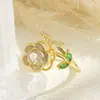Nuevo producto transfronterizo: Anillo de Flor Giratoria Chapado en Oro con Perla, Esmalte y Circonita, Anillo Abierto Ajustable para Mujer