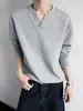 Camiseta de Manga Larga con Parches de Remaches Desconstruidos Estilo Americano Cuello en V Suéter para Hombre Primavera/Otoño Sencillo Versátil para el Trabajo Casual