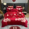 Conjunto de cama de luxo vermelho vibrante para casamento, conjunto de quatro peças 100% algodão com bordado de dragão e fênix, lençol e capa de edredom para celebração de casamento
