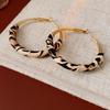 Pendientes de Piel Sintética Aguja Plateada Estampado Leopardo Pendientes Europeos y Americanos Retro Exagerados Pendientes Versátiles de Temperamento de Alta Gama Venta al por Mayor