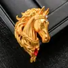 Broche Elegante de Cabeza de Caballo con Incrustaciones de Diamantes en Oro Mate, Pin del Zodiaco del Año del Caballo, Joyería de Animales de Caballo de Alta Gama Europea y Americana