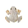 Broche de rana de lujo ligero de alta gama con diamantes completos, ecológico, de venta caliente transfronteriza, pin de animal lindo, accesorio para abrigo de mujer