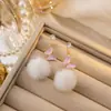 Em estoque venda quente brincos de franja de bola de pelo de borboleta longa com incrustação de diamantes estilo coreano design simples e avançado brincos doces para mulheres