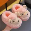 Pantuflas de algodón de invierno para niños y niñas, cálidas y afelpadas, para uso en casa, diseño de ovejita esponjosa, para niños pequeños y bebés, con talón cubierto