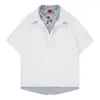 Camiseta a Rayas Patchwork Falsa de Dos Piezas con Cuello en V de Manga Corta, Marca de Tendencia Retro Americana para Hombres y Mujeres, Nuevo Estilo de Verano Holgado Top de Media Manga