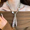 Collar con Bufanda de Seda Estampado Leopardo Vintage para Mujer, Cadena para Clavícula con Perlas Maillard, Diseño Único, Accesorio de Moda y Versátil para Chicas a la Moda