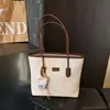 Bolso de Lujo de Gama Alta para Viajes Diarios de Mujer, Nuevo Modelo Primavera 2026, Bolso de Hombro de Gran Capacidad para Salir, Bolso de Mano