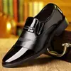 Sapatos masculinos de couro da marca Dragonfly, para uso formal de negócios, estilo coreano, couro brilhante, bico fino, primavera/verão, estilo britânico, slip-on respirável para casamento