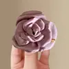 Presilha de Cabelo Camélia Super Fada com Presilha de Cabelo Flor de Cetim Atmosférica, Presilha para Penteado Semi-Preso, Garra de Cabelo Acessório de Cabelo na Parte de Trás da Cabeça