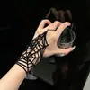 Pulsera de encaje con cadena de flor de rosa negra, inspirada en lo vintage, de alta gama - un diseño lujoso y único que combina una pulsera y un anillo
