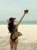 Traje de baño de una pieza triangular modelo 2026 para mujer, que disimula la barriga y estiliza, adecuado para vacaciones en la playa y aguas termales [Disponible para Dropshipping]