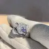 Anillo de Lirio de Calas Morado Fresco y Elegante, Anillo de Diamante Brillante, Versátil, Súper Brillante, Anillo de Lujo y Exquisito al por Mayor