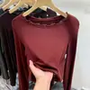 Camiseta de Veludo com Gola Redonda e Estampa de Cogumelo para Mulheres Nova Outono e Inverno Doce Estilo Coreano Estudante Camiseta Elástica Cor Pura Top