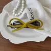 Pinza de Pelo de Terciopelo con Lazo Retorcido Otoño e Invierno 2025 Nuevo Estilo, Pinza de Una Sola Palabra Femenina para el Trasero de la Cabeza, Accesorio para el Cabello