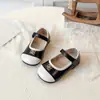 Zapatos de Cuero Versátiles para Niños Primavera y Otoño 2025 Estilo Coreano Nueva Moda para Bebés Zapatos con Letras Zapatos Planos de Velcro para Niñas